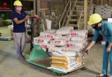 Bảng giá cám vina. Địa chỉ bán cám vina uy tín Bảng giá cám vina cho heo, gà, bò. Các cửa hàng bán cám vina uy tín